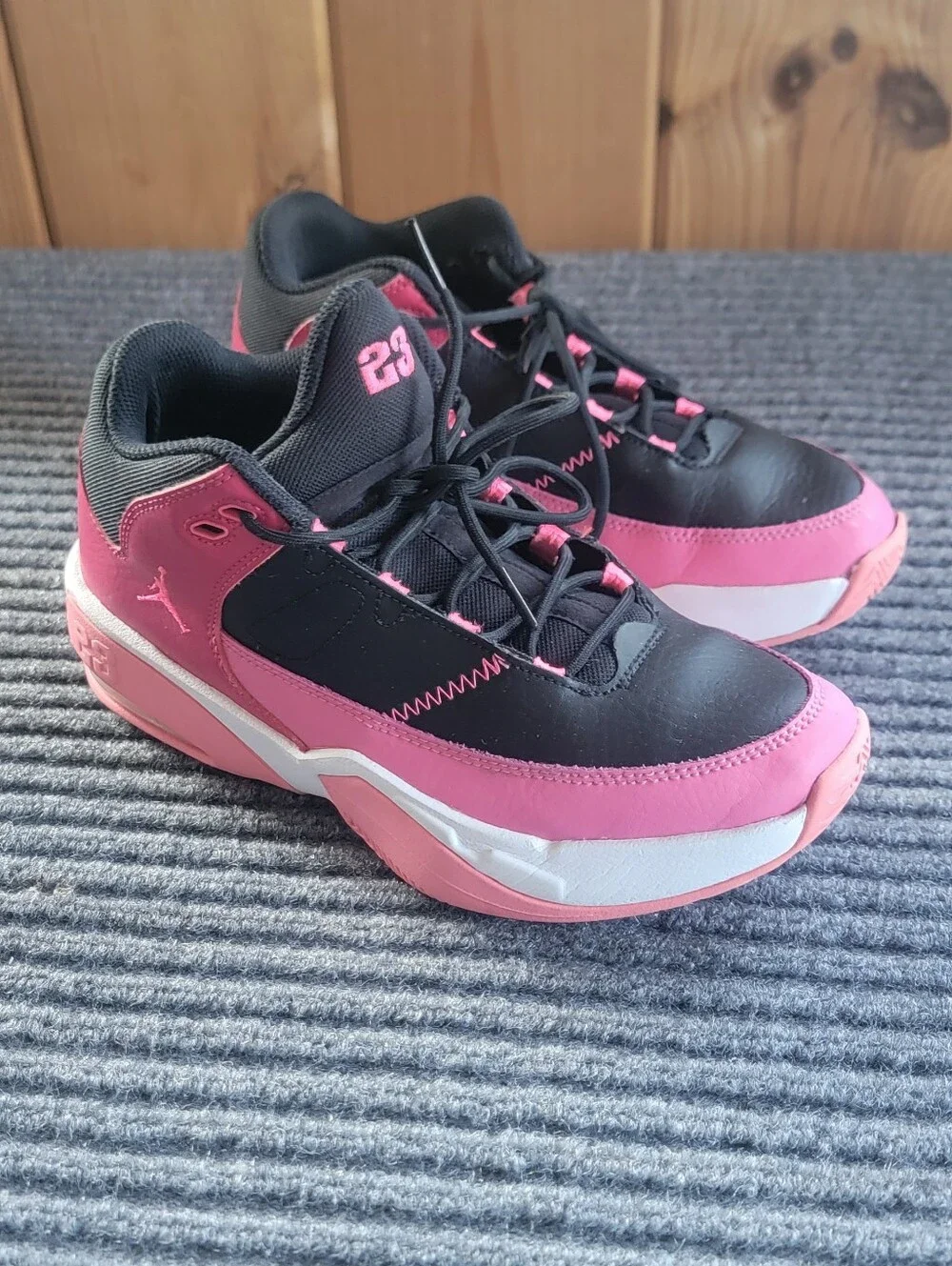 Nike Air Jordan Max Aura 3 Girls Size 6.5Y Black Pink Basketball Shoes Sneakers
